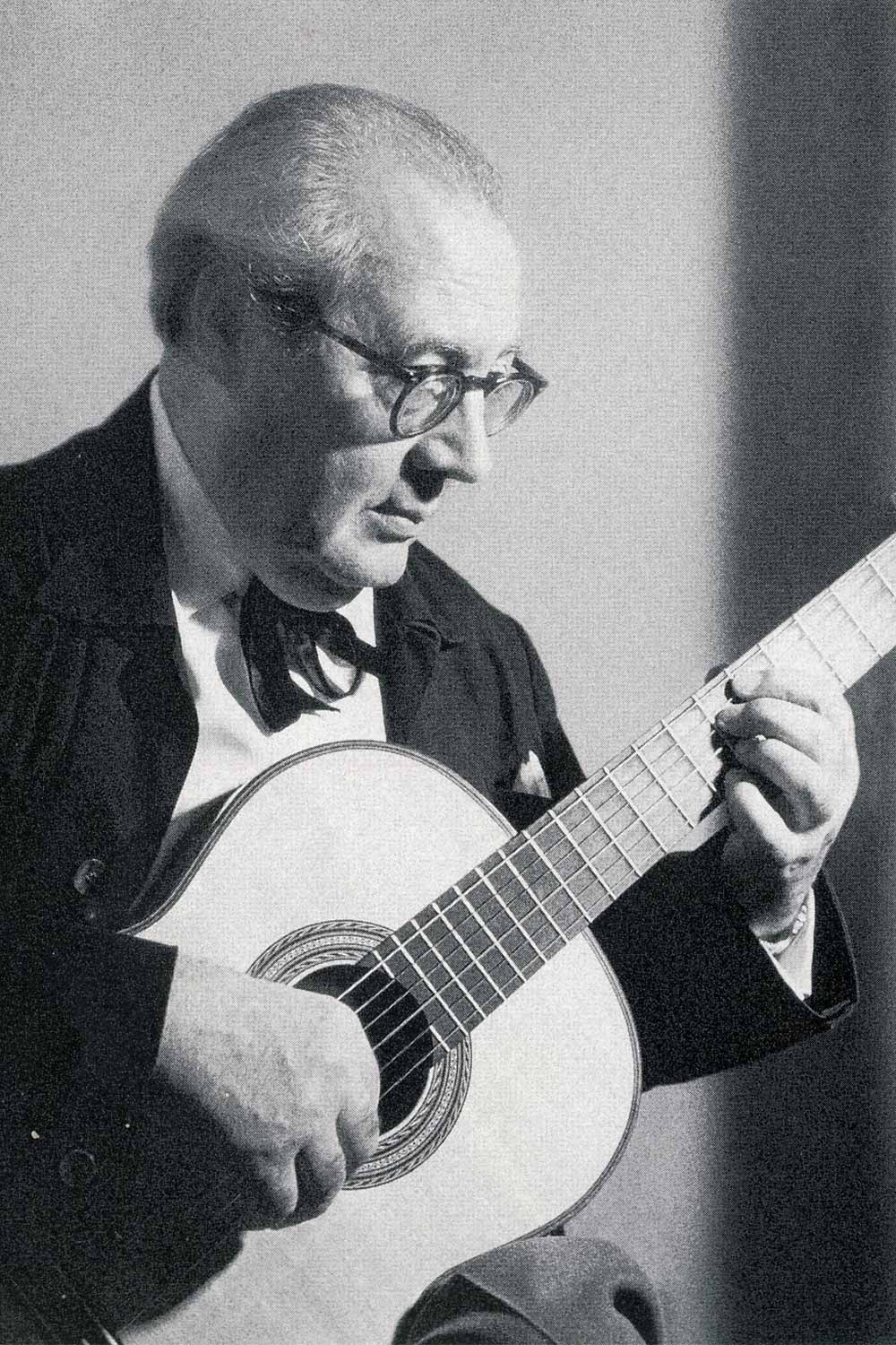 Picture of Andres Sergovia playing the spanish guitar